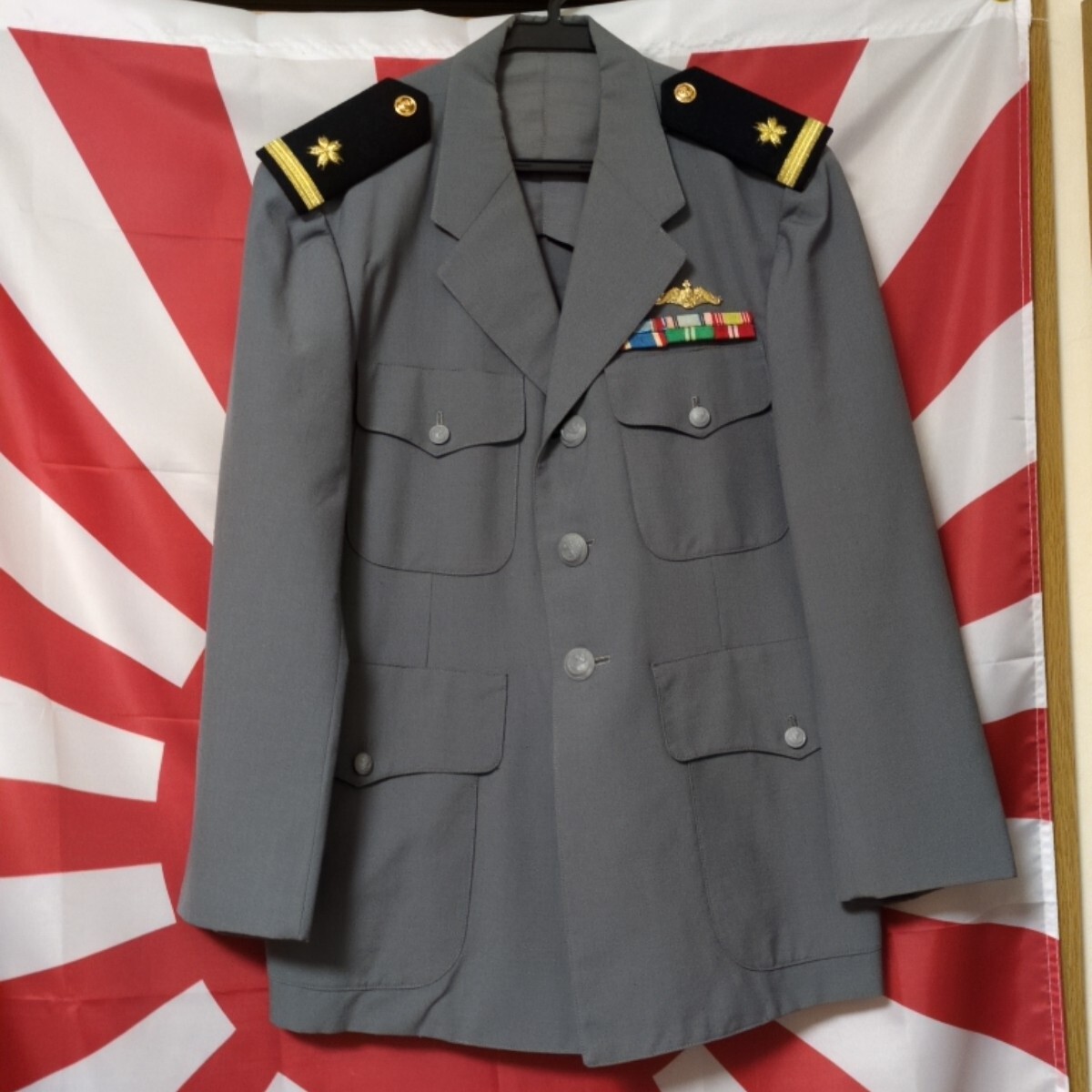 海上自衛隊　勲章　3段　8個 新品】☆彡徽章・防衛記念章☆彡海上自衛隊/3等海佐・徽章1個+防衛記念