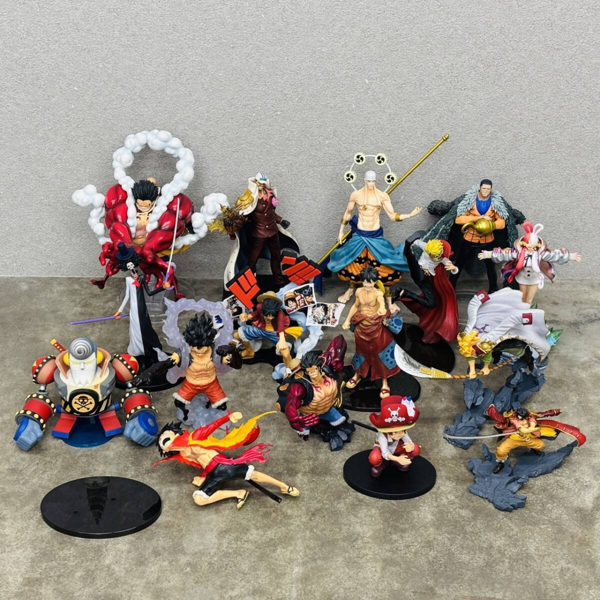 ワンピース フィギュア まとめ売り　フランキー　ブルック　ロビン　２０点　ルフィ 新品】【最安値】アニメワンピース 20周年 記念ナミ ルフィ ブルック