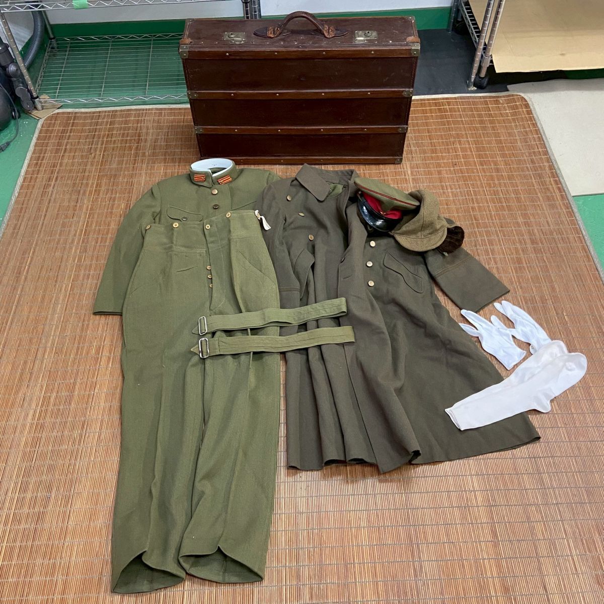 日本 陸軍 軍衣 袴 98式 軍服 制服 勲章 軍刀 軍帽 記章 大礼服 九八