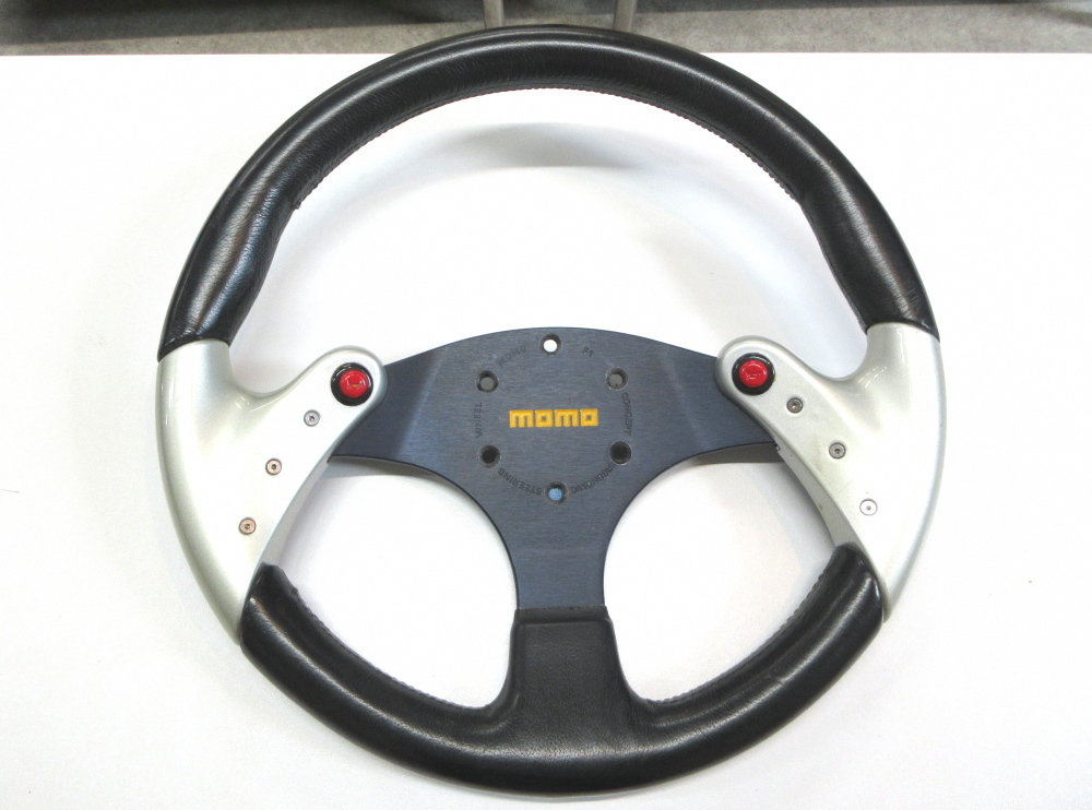 新品】【MOMO モモ・ステアリング スパイダー カーボン 320mmΦ】の落札