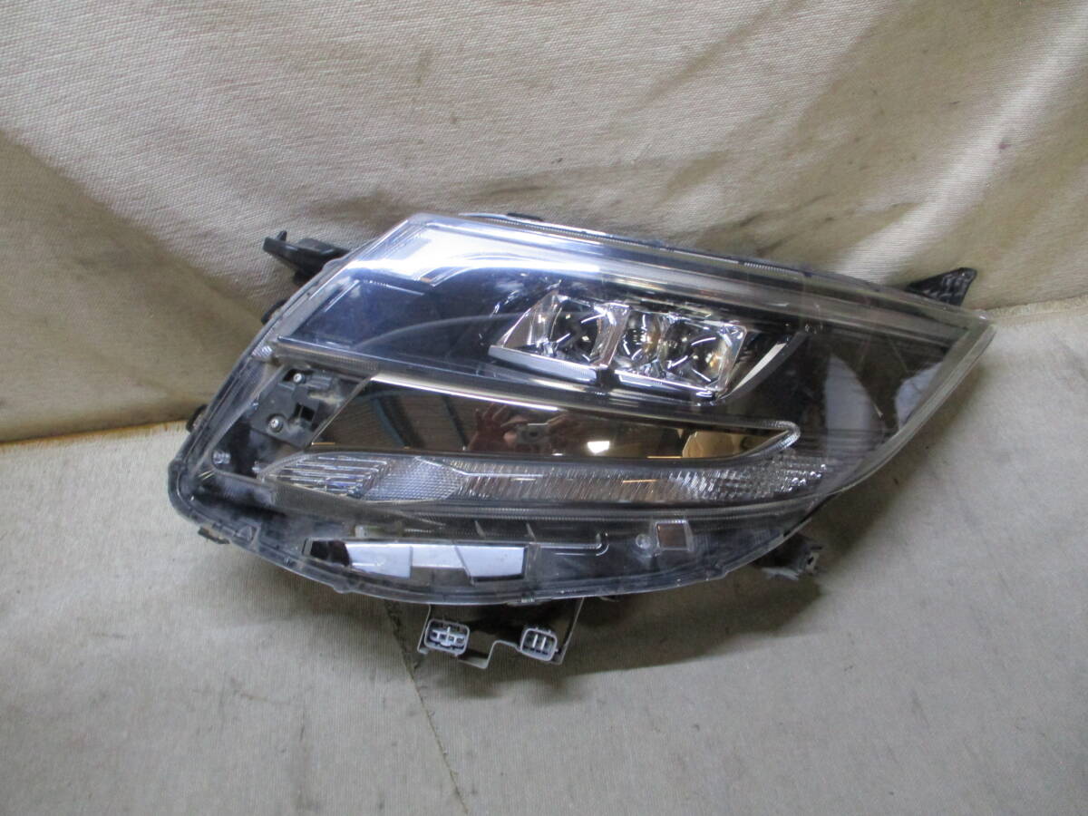エスクァイア 80 後期 プレミアム LED ヘッドライト 左右セット