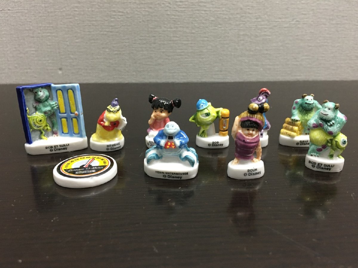 中古】モンスターズインク ミニフィギュア30体くらいケース付きの