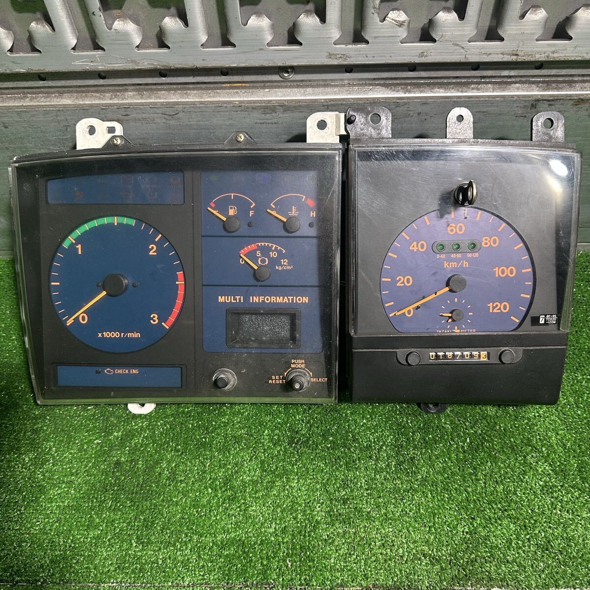 9712-18-100-6 ☆ 日野 グランド プロフィア スピードメーター 表示