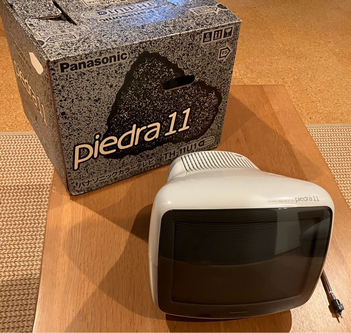 Panasonic カラーテレビ Piedra 11 TH-11U1 用専用リモコン TNQ2629