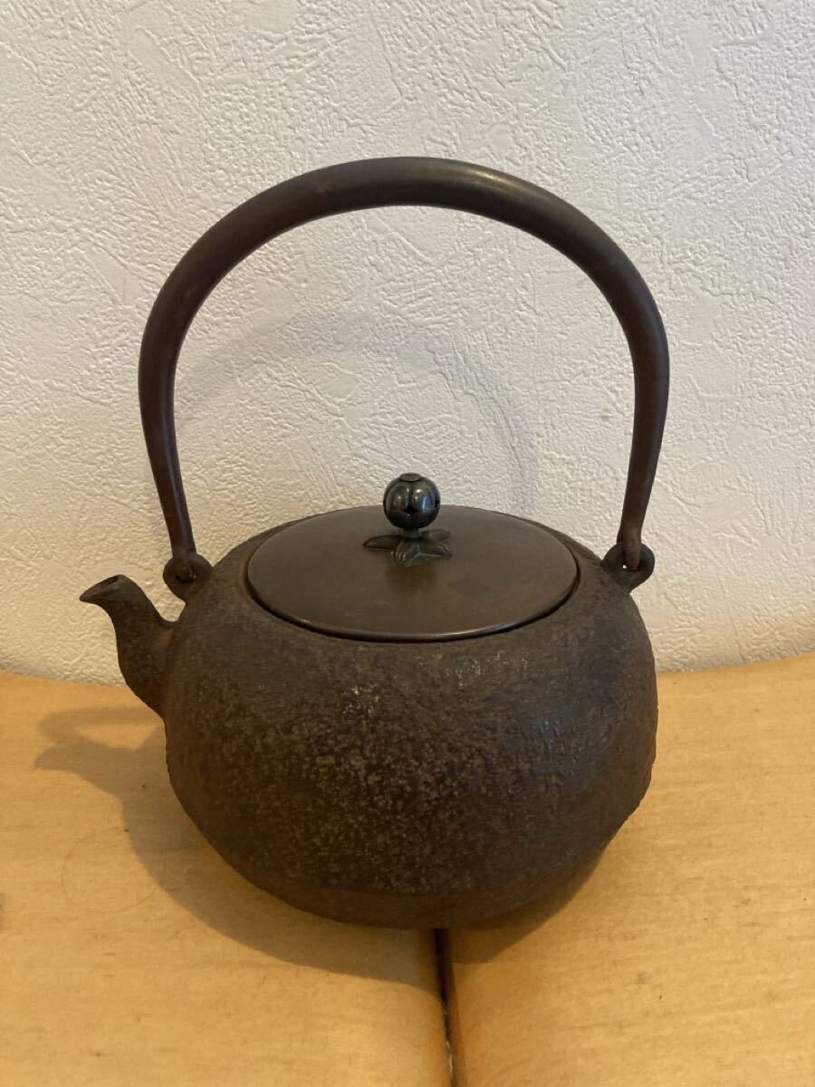 茶道具 鉄瓶 鶴首手取釜 鋳師　金森紹栄氏作　共箱入 都屋】 33 釜師 大西浄寿 「鶴首釜」共箱 茶道具 茶釜 風炉釜 鉄瓶の