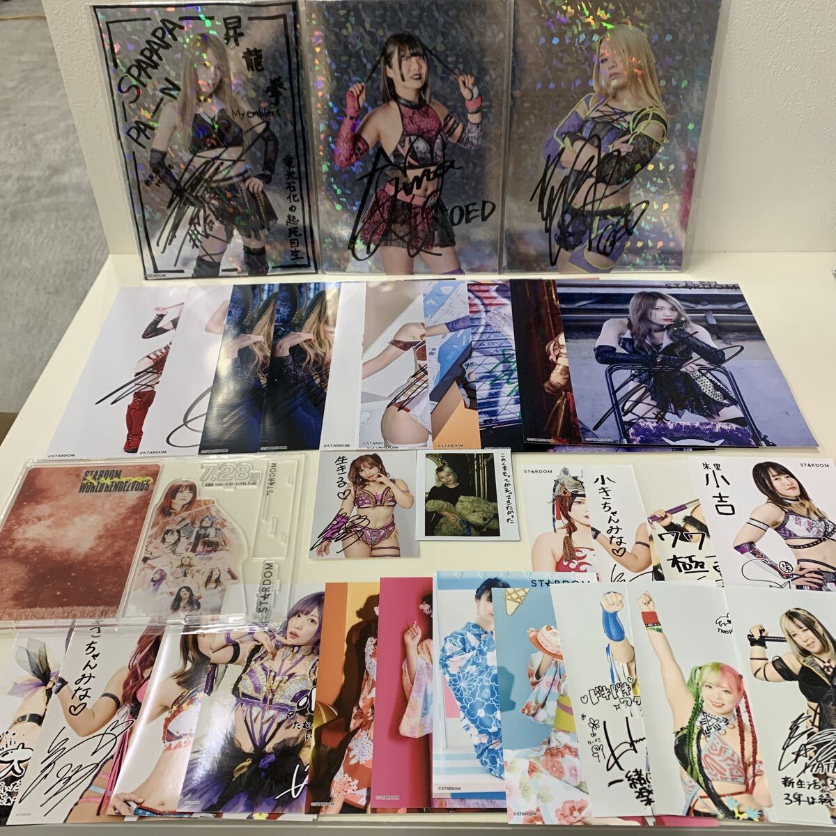 女子プロレス スターダム 鹿島沙希 直筆サイン入りポートレート bの