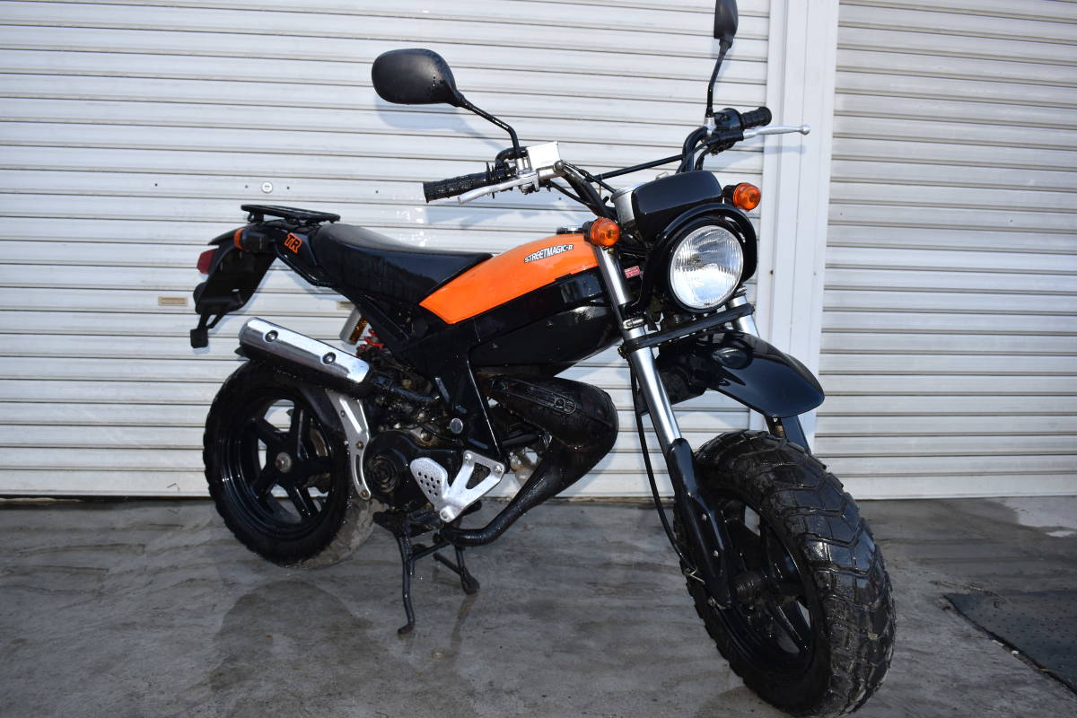 スズキ ストリートマジックⅡ キックでかかります。