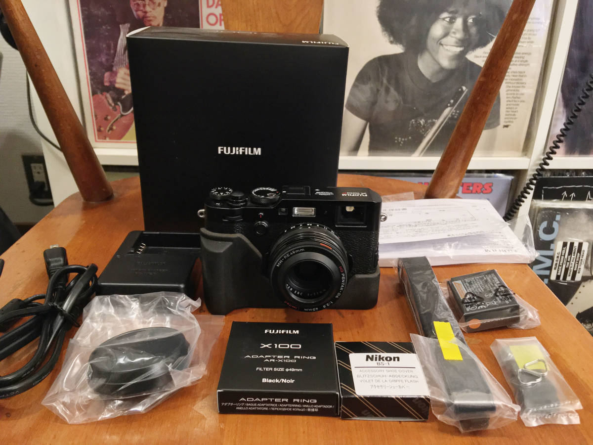 送料込 極上 FUJIFILM X100F バッテリー・ストラップ未使用 JB CAMERA 