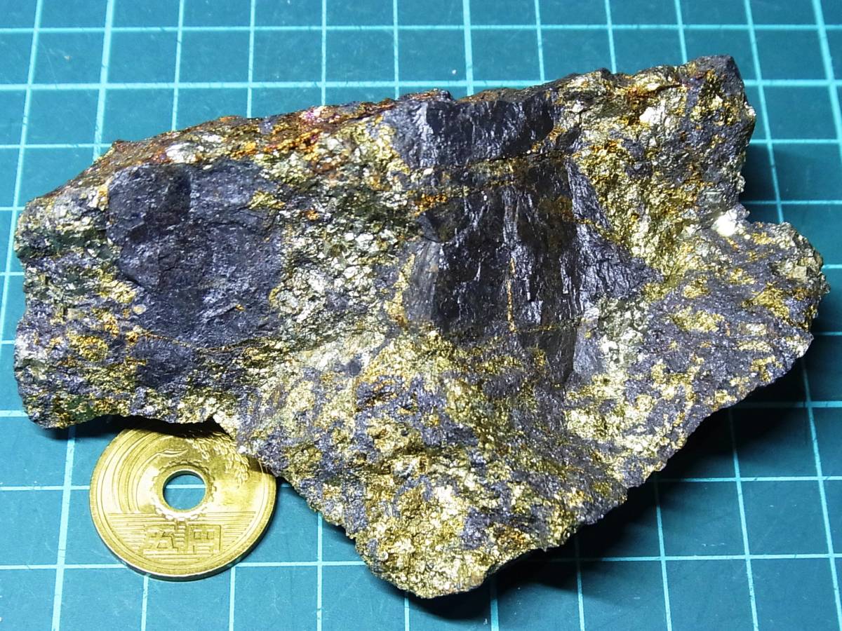 59 埼玉県秩父鉱山 神流川 美しい黄銅鉱-磁鉄鉱-スカルン（275g）の