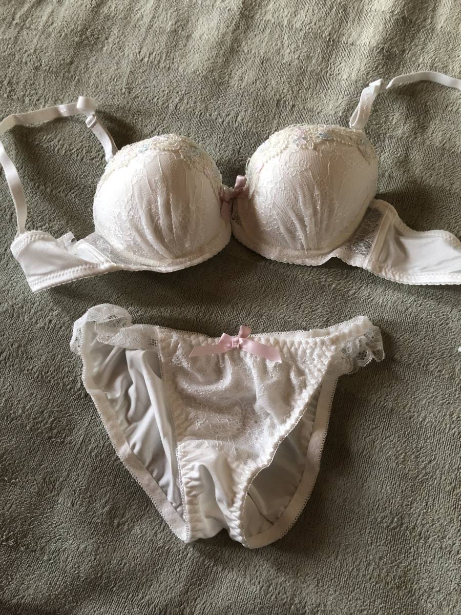 れんか(*´∀`) JD＊タンス整理品eco＊Sexy レース シフォン 艶々サテン 訳あり難あり【ジャンク処分】 あやか 事務OL 22才 タンス整理 ECO 下着ブラパンツ M エメラルド