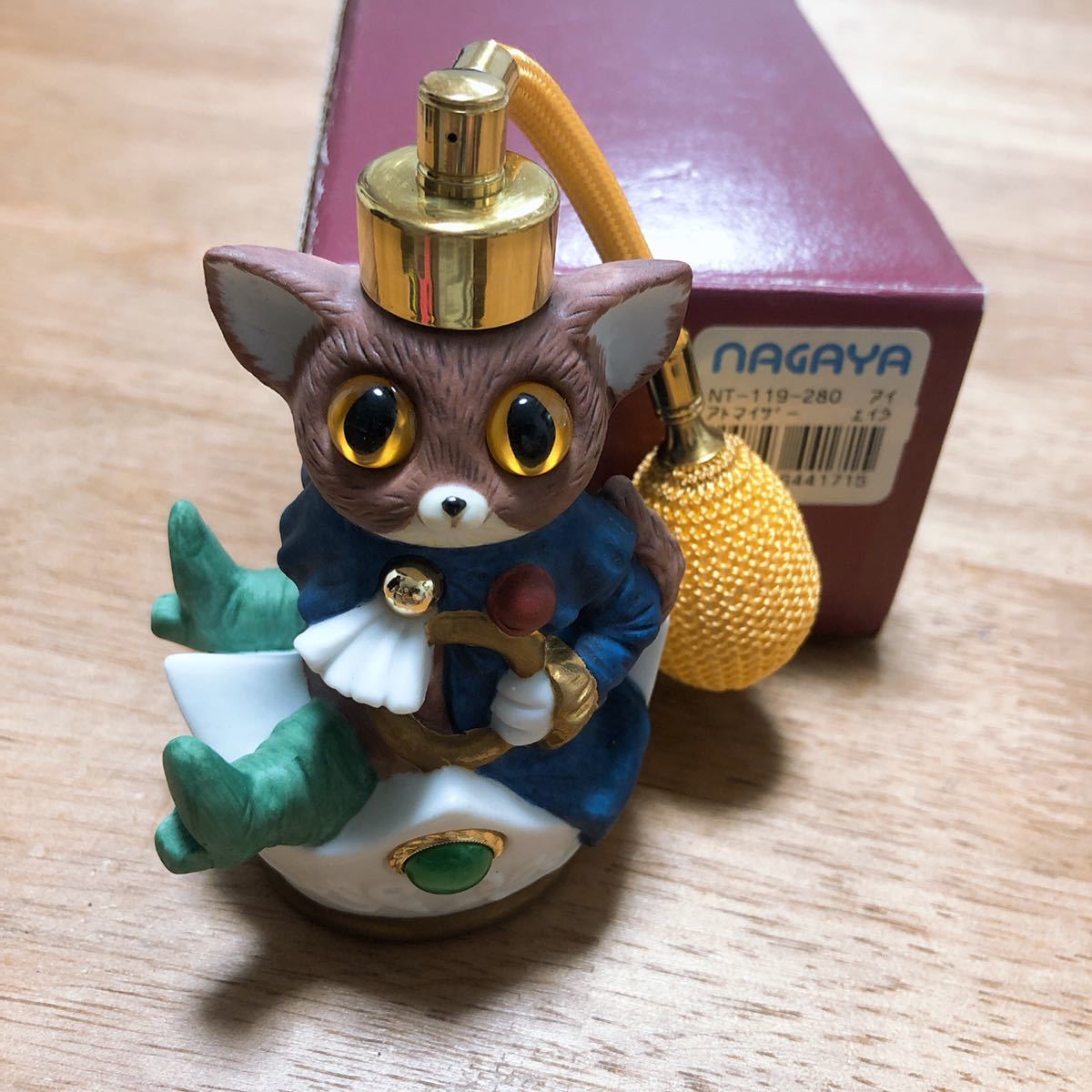 美品※AWKWARD KNIGHT オークワードナイト 猫 置物 アトマイザー 香水