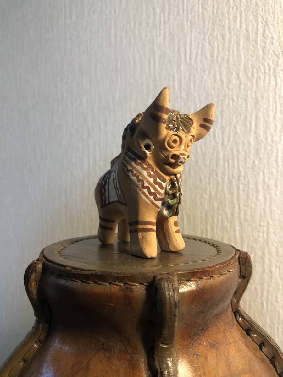 陶製の小さな牛 トリト デ プカラ ペルー製 アンティーク オブジェ 民芸品 守神 縁起物 置物 ディスプレイ 雑貨 世界の民芸品 の落札情報詳細 ヤフオク落札価格情報 オークフリー スマートフォン版