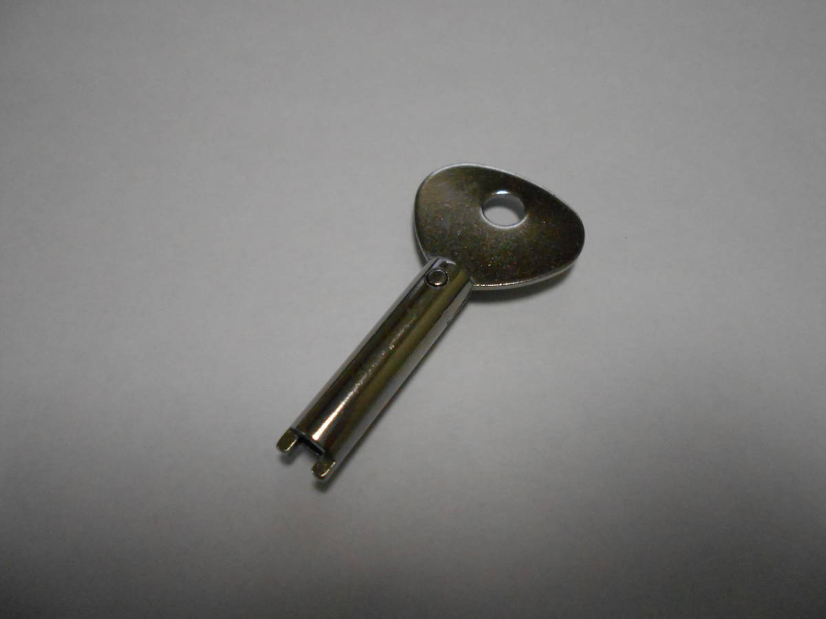 新品 二股キー 配電盤 平面ハンドル カギ 分電盤 フタマタ 鍵 1本 タキゲン シブタニ ジョー プリンス竹下 ジョープリンス竹下 の落札情報詳細 ヤフオク落札価格情報 オークフリー スマートフォン版