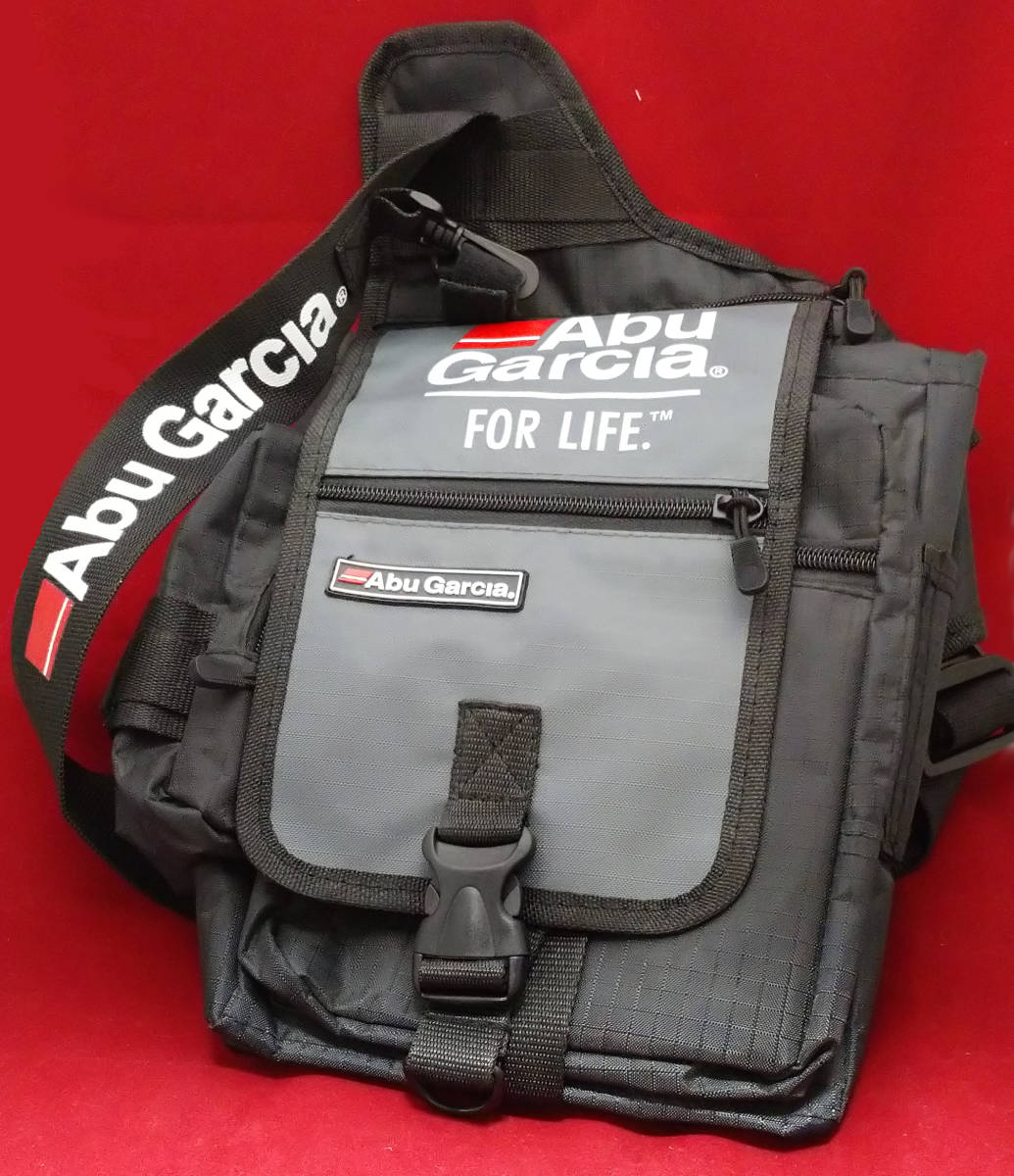新品 アブガルシア Abu Garcia ショルダーバッグ 新品 Black Gure 小物 Red の落札情報詳細 ヤフオク落札価格情報 オークフリー スマートフォン版