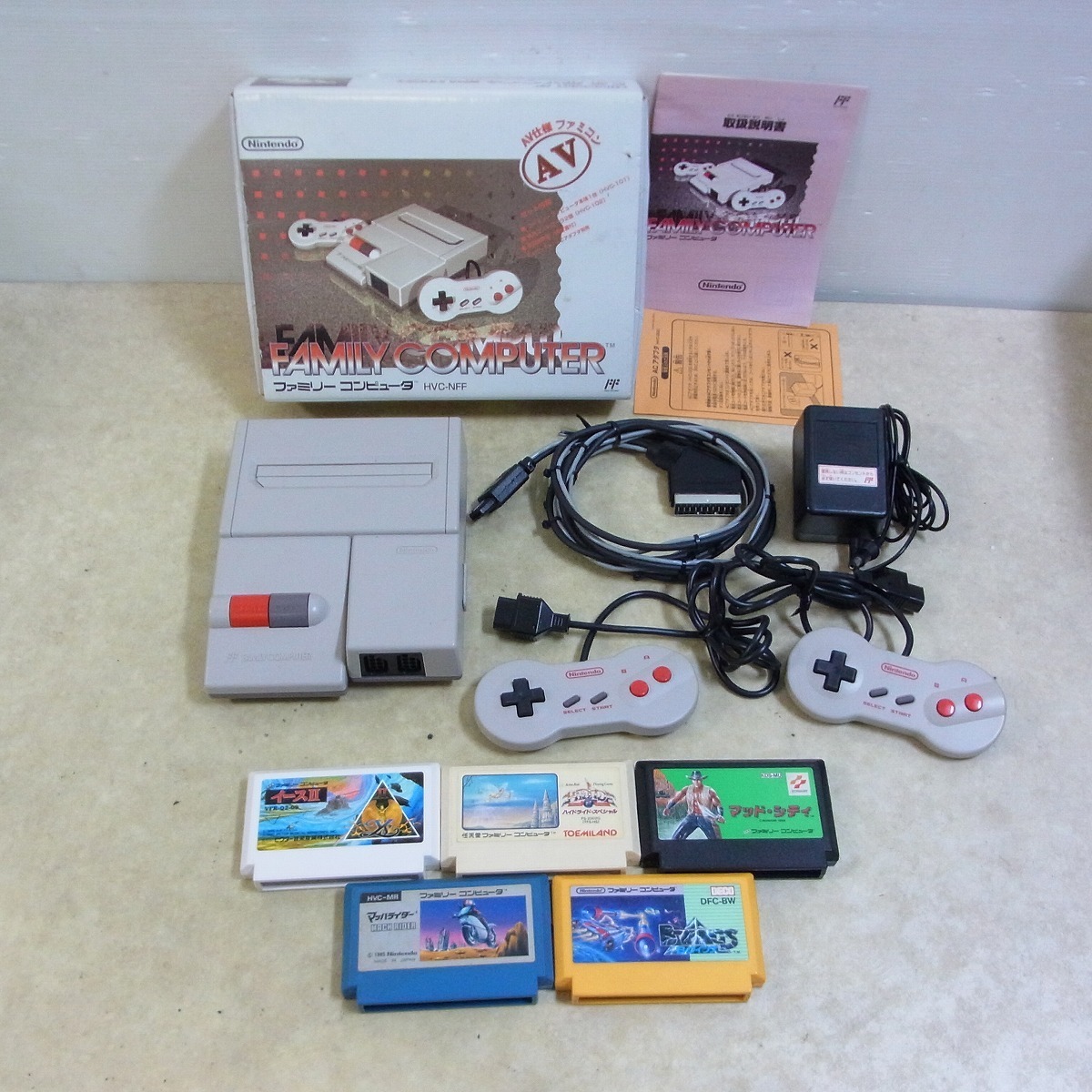 ☆Nintendo ニューファミコンゲーム機本体 HVC-NFF
