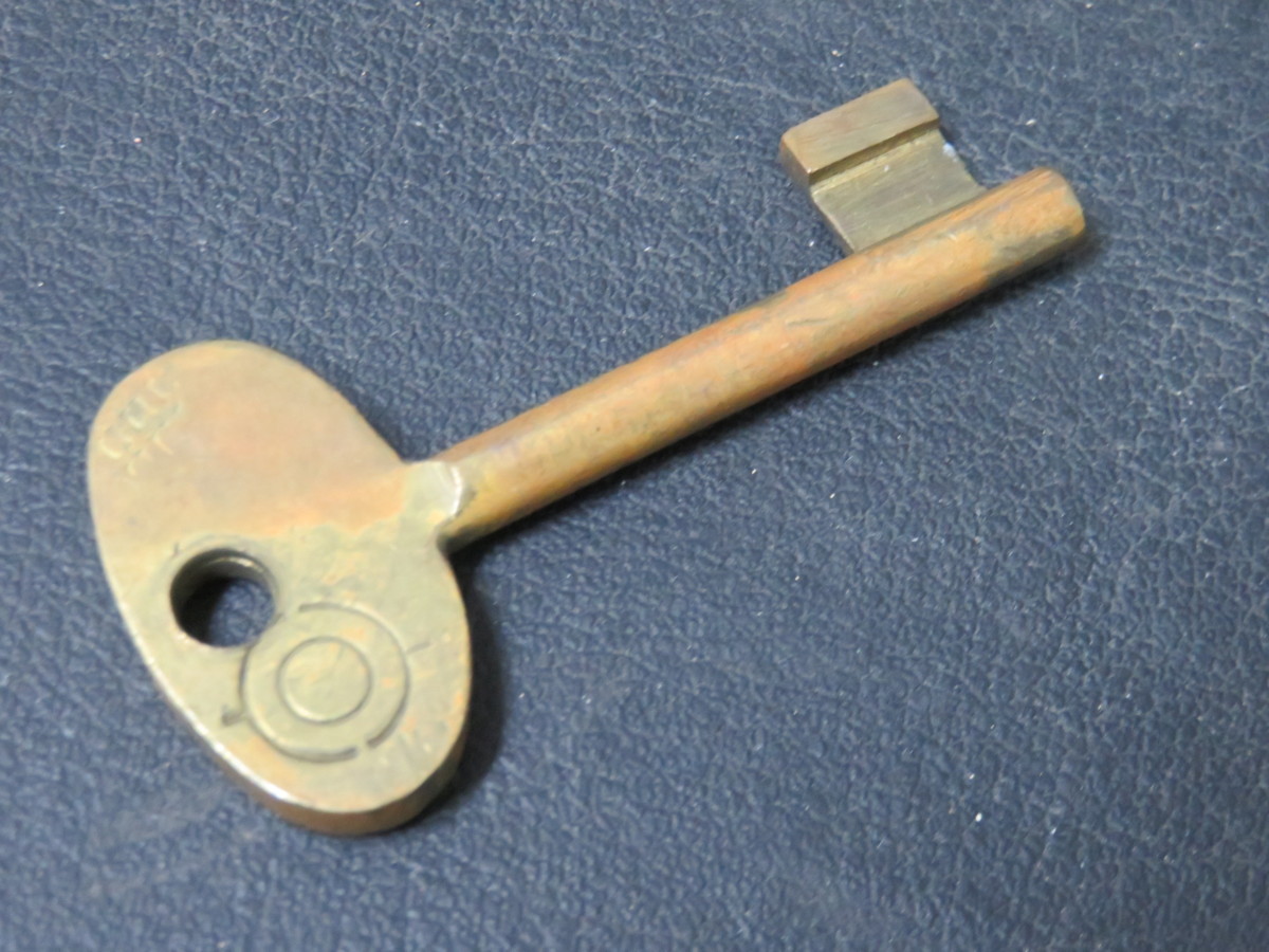 501DV16R2☆横浜古物☆鉄道 放出品 鍵 カギ ラッチキーの落札情報詳細 ヤフオク落札価格検索 オークフリー