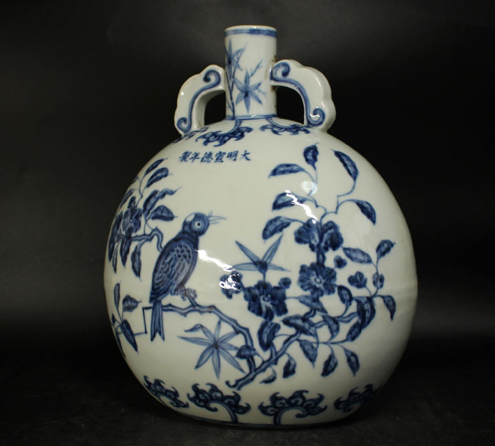 青花斗彩双耳花鳥胆瓶 磁器 書道具 文房具 現代工芸品 美術品