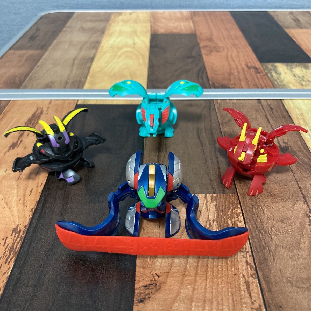 爆丸【BAKUGAN】バクガン バリビヨンド含む フィギュア計4体セットの