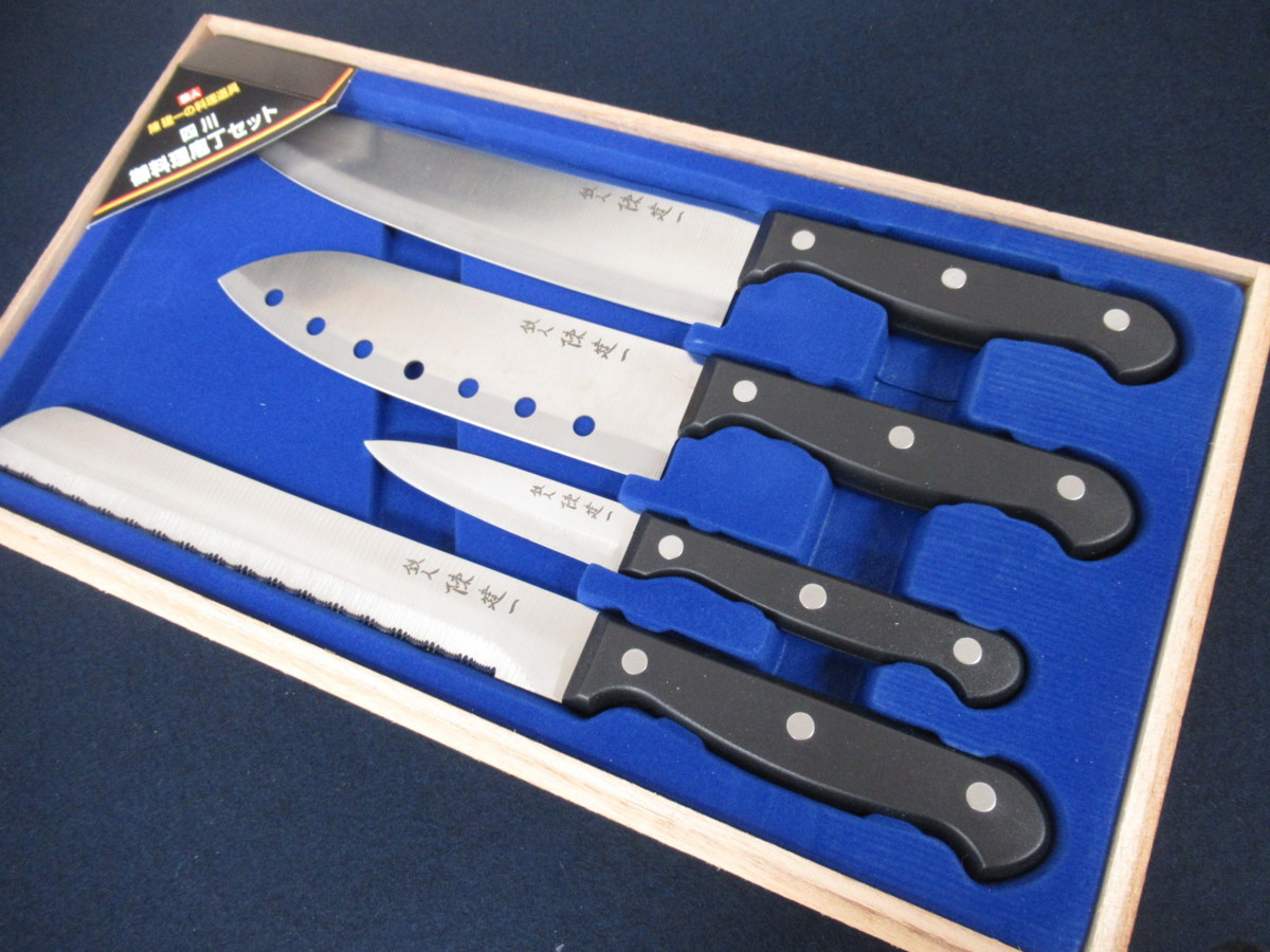 K70 陳健一 四川御料理包丁セット 4本組 桐箱付 穴あき包丁 ペティナイフ パン切包丁 牛刀包丁 の落札情報詳細 ヤフオク落札価格情報 オークフリー スマートフォン版