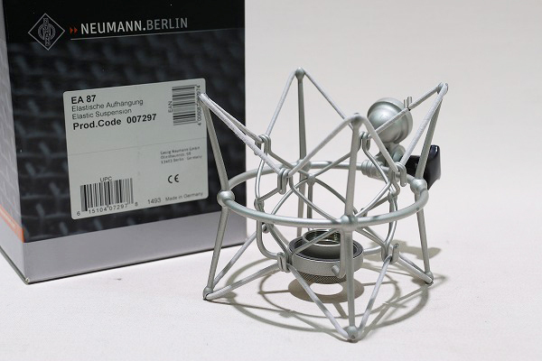 苫小牧バナナ】良品 NEUMANN/ノイマン TLM67 コンデンサーマイク＆EA87