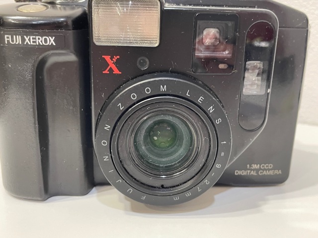 18045◇中古品 FUJI XEROX デジタルカメラ XD530 動作未確認 ベタ付き