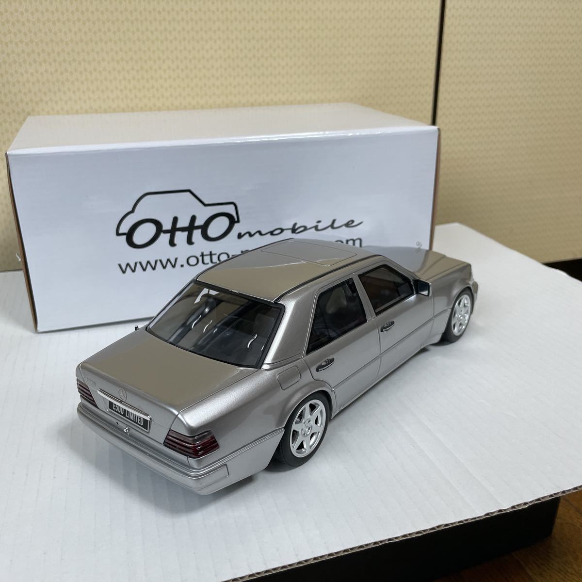 オットーモービル 1/18 メルセデスベンツ E500 リミテッド W124