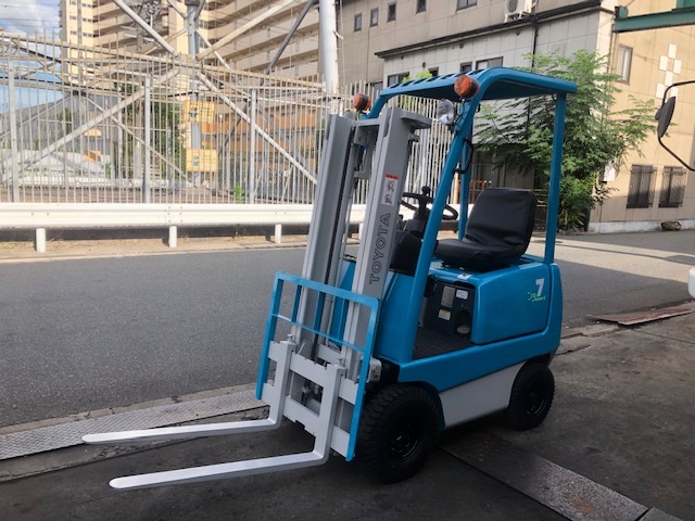 塗装済! 整備済!! 900kg トヨタ エンジンフォークリフト