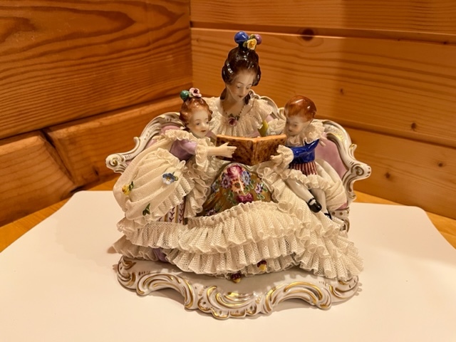 目立った傷や汚れなし】Volkstedt フォルクシュテット 陶器人形 レース