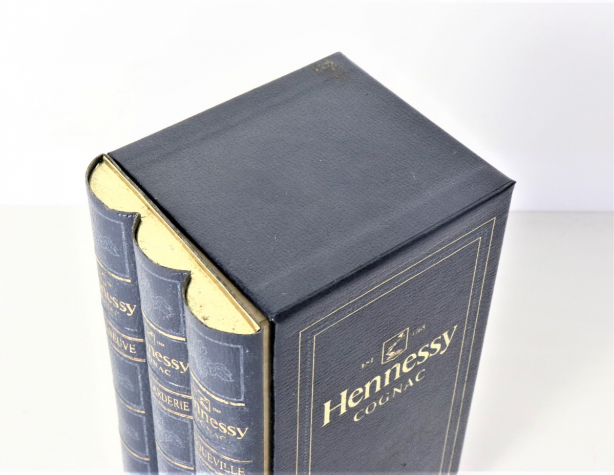 Hennessyブック型COGNACシルバートップ青箱付き洋酒ブランデー Hennessyブック型COGNACシルバートップ青箱付き洋酒ブランデー