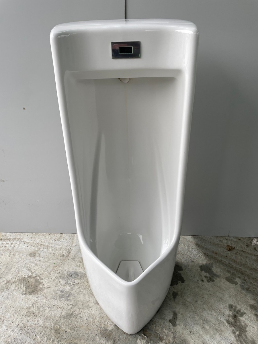 やや傷や汚れあり】【mi39】自動洗浄小便器 TOTO AC US810C 100V自動 