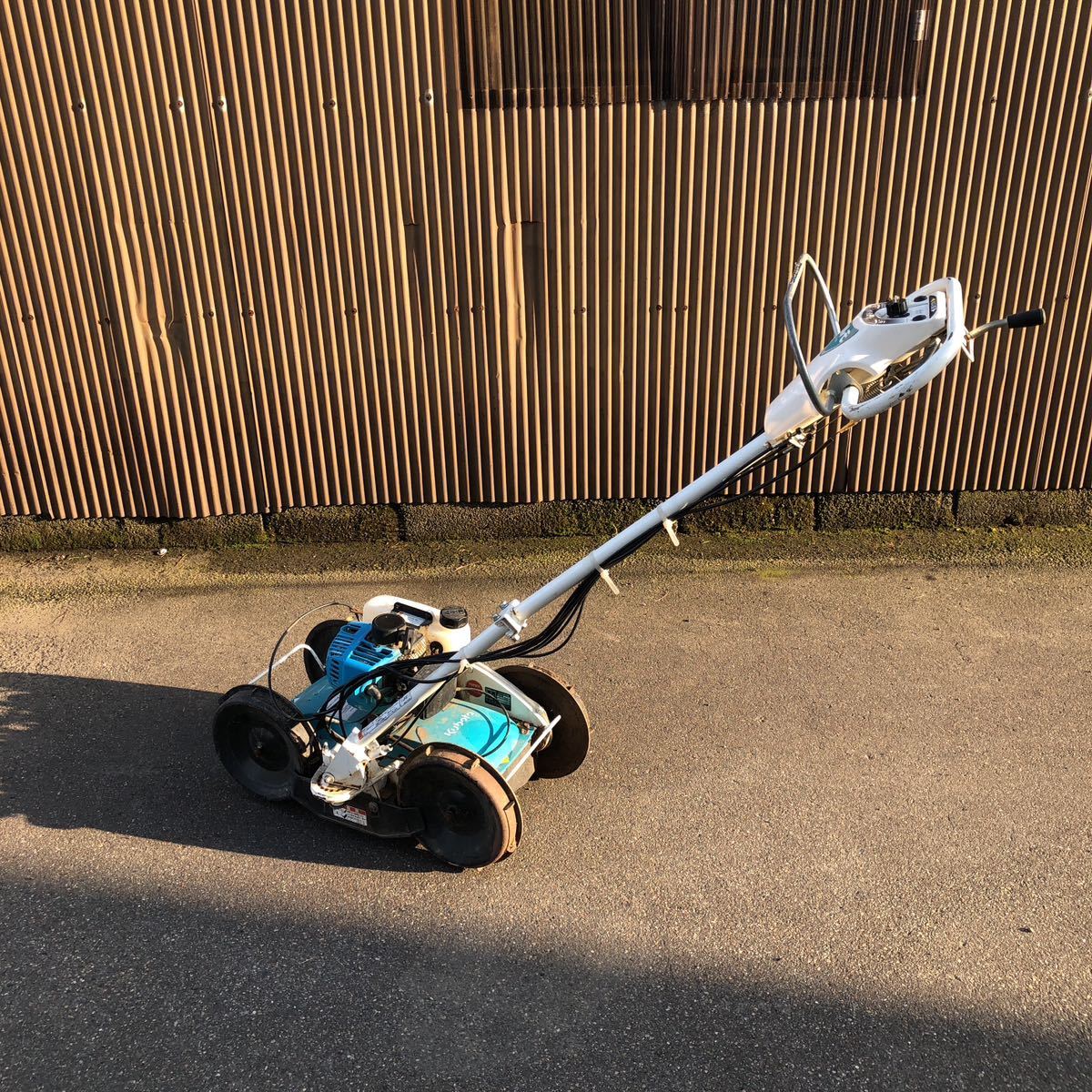 【傷や汚れあり】草刈機 クボタ 自走式草刈り機 GC-K300 カルモデラックス スイング式草刈機の落札情報詳細 - ヤフオク落札価格検索 ...