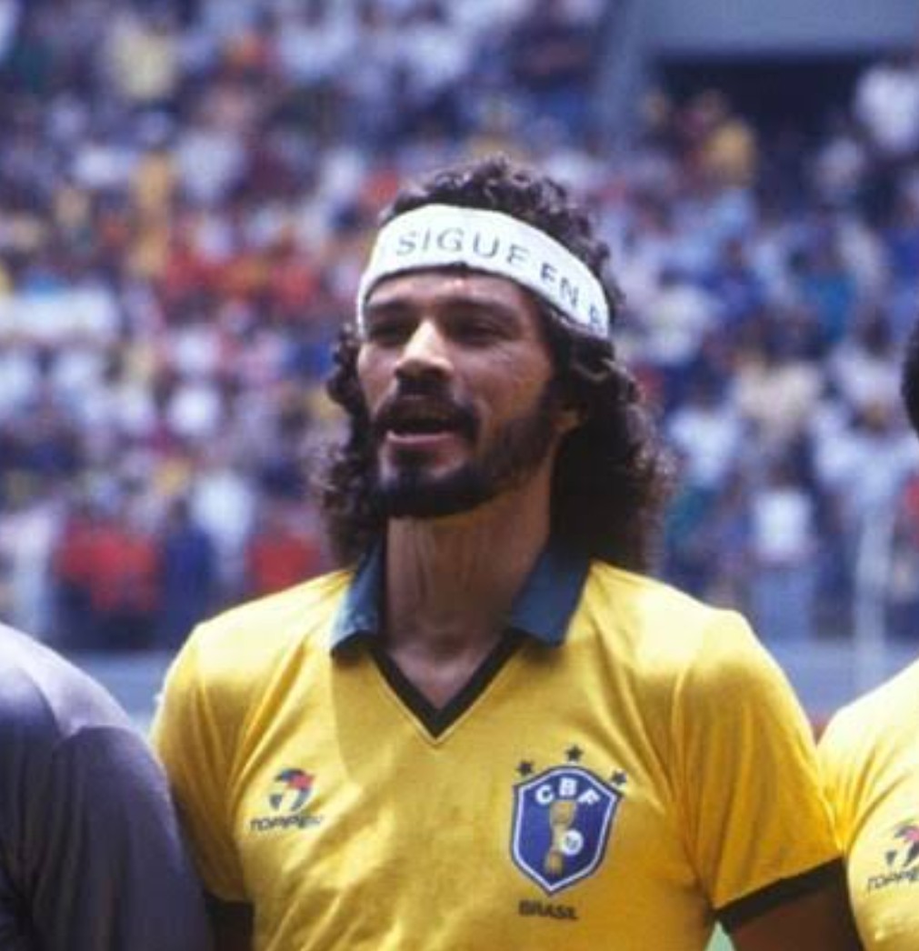 ソクラテス    ブラジル代表 直筆サイン入りフォト ジーコとソクラテスが1982年ワールドカップの写真にサイン