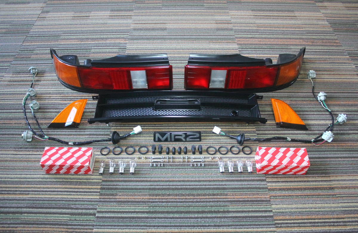 未使用に近い】トヨタ 純正 MR-2 SW20 前期 テール 左右 ガーニッシュ