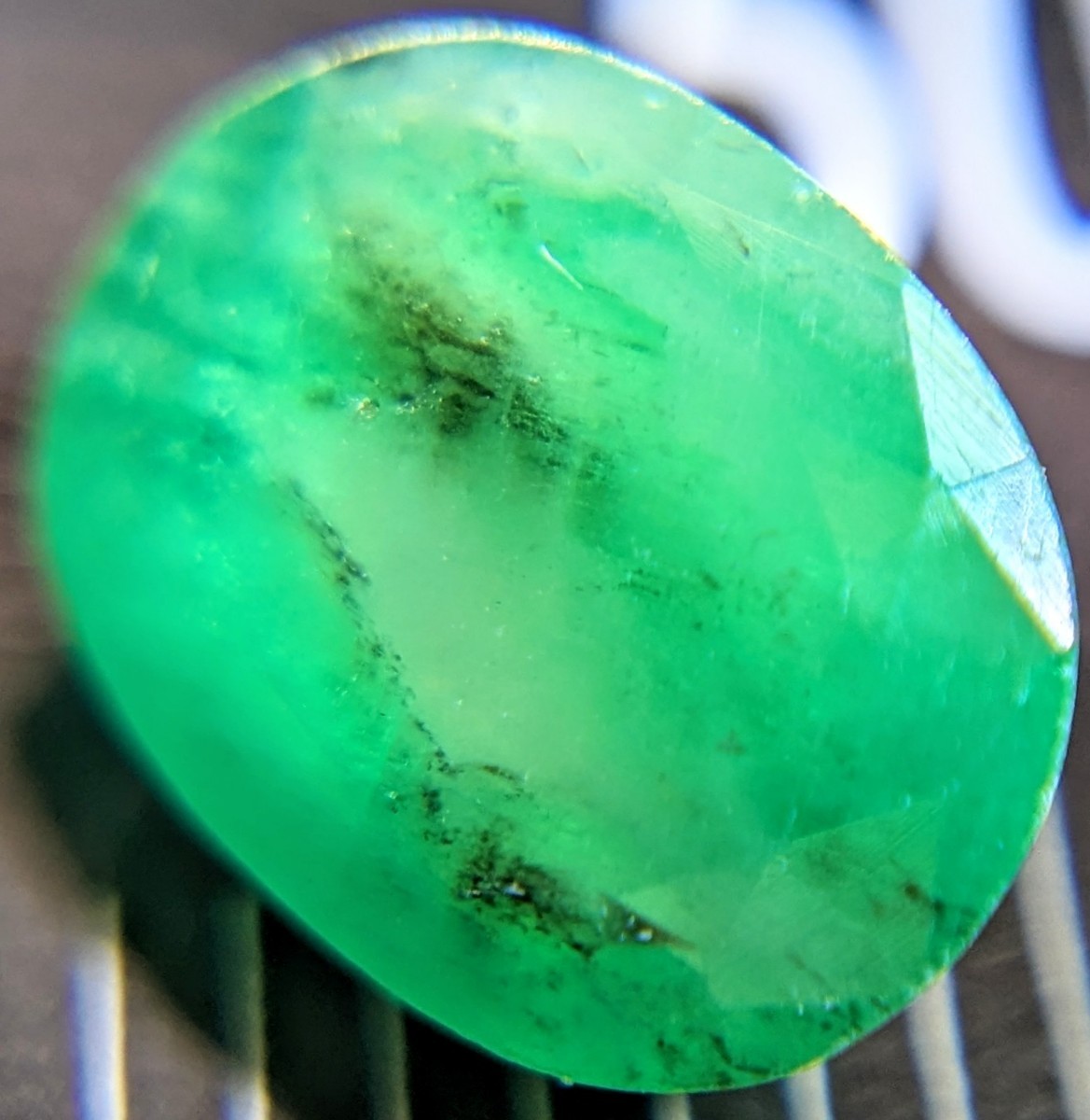 レア大粒上質天然蛍光エメラルド 1.245ct ルース 【公式通販】