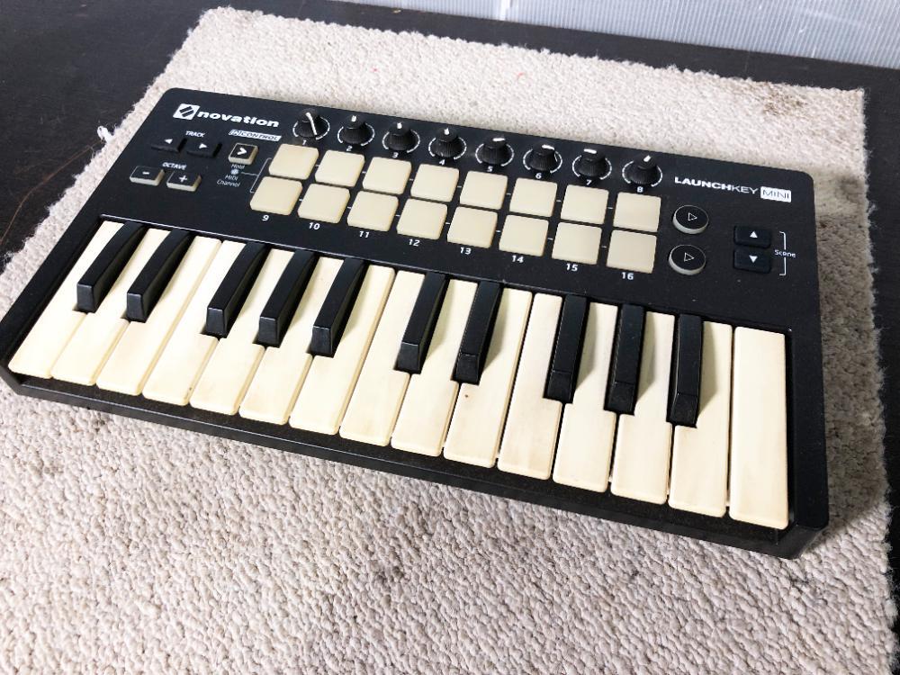 NOVATION launchkey MK2 61 箱付き やや傷や汚れあり】◎☆ 中古