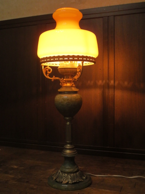 イタリア製 オイルランプ型 スタンドライト 陶器 ミルクガラス 真鍮  