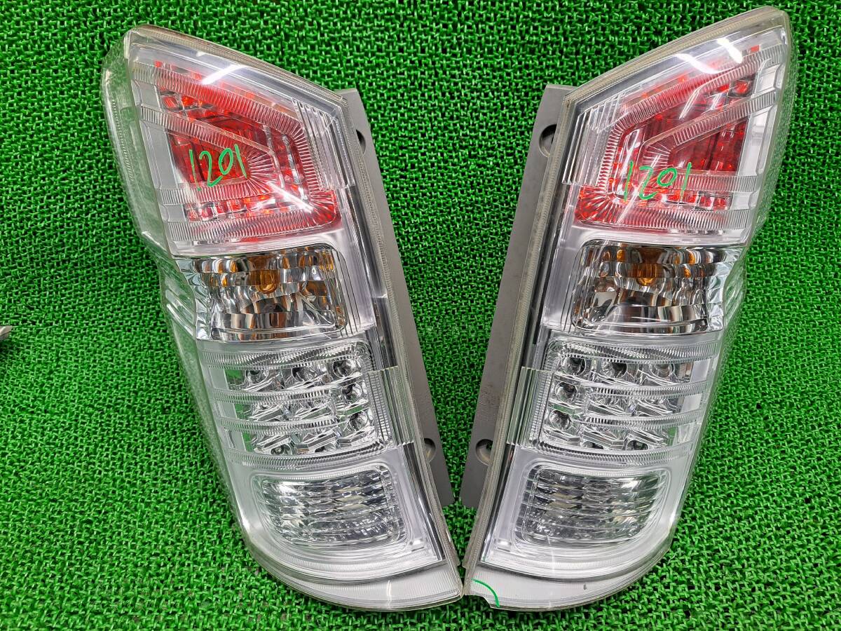 DBA-RK1,RK2 ホンダ ステップワゴン 純正 左右テールライト ステップワゴンRK1前期 テールレンズ左右 DBA-RK1,RK2 ホンダ