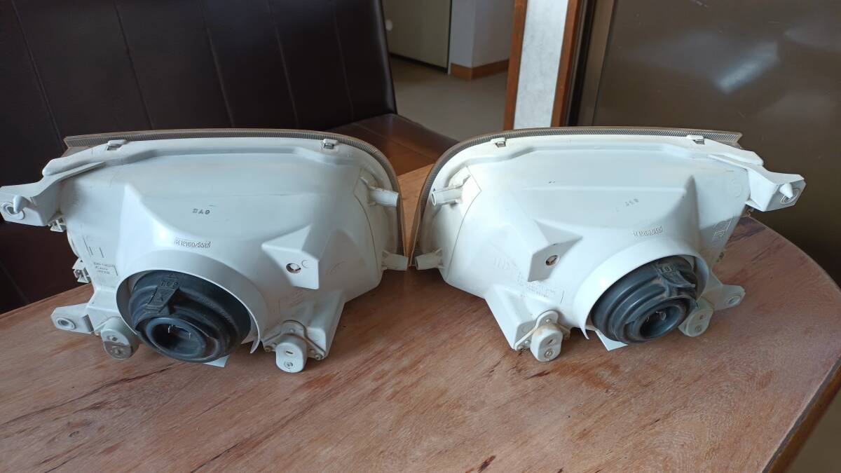 ダイハツハイゼット s200p純正ヘッドライト右側　ほぼ未使用 ダイハツ 純正 ハイゼット S200P ヘッドライト 右 KOITO 100-51624