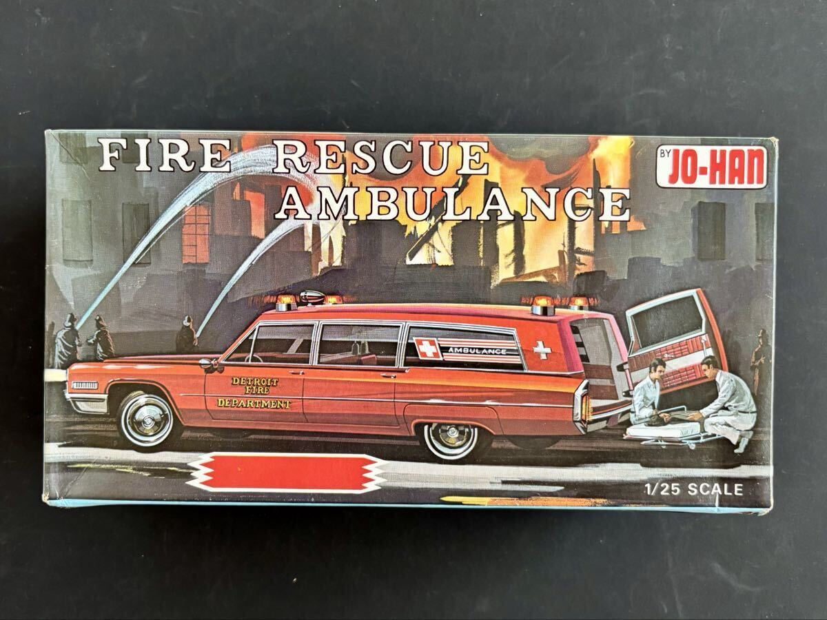 ブリキのおもちゃ ブリキ ミニカー アオシン フォードカプリ 救急車 箱