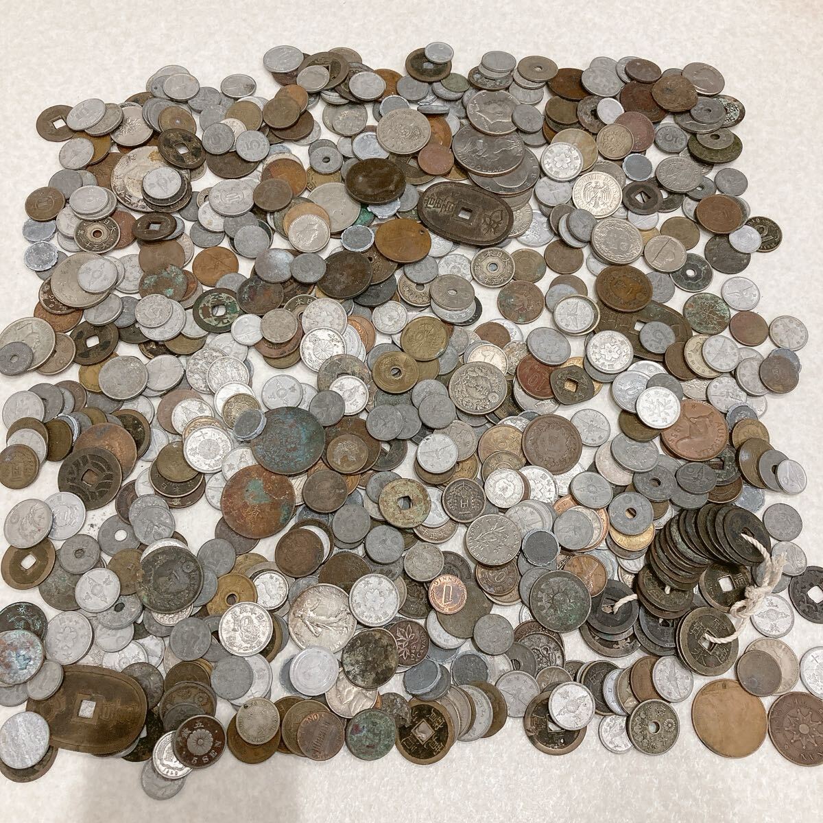 2533○ 卸売 日本古銭 アンティーク コレクション 銅貨 穴銭 寛永通宝 ヴィンテージ 記念硬貨 銀貨の1番目の画像