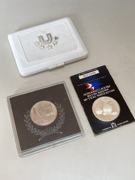昭和レトロ　ＥＸＰＯ’７０　大阪万博 バッジ　海外パビリオン他（38点） 骨董品】昭和レトロ⑥ EXPO'70 大阪万博 バッジ 海外パビリオン