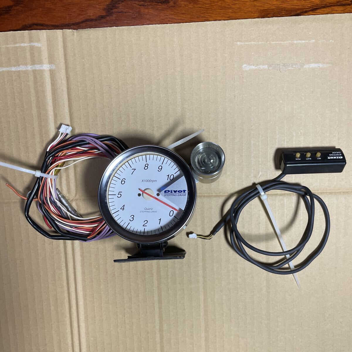 中古】PIVOT GEKKO タコメーター ステッピングゲージSGT-F1G Φ80
