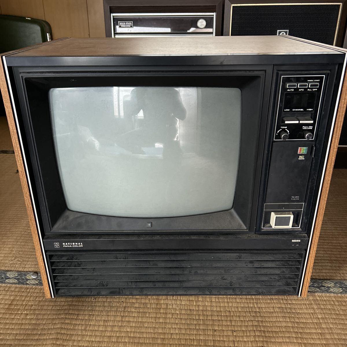 昭和レトロ ナショナル カラーテレビ TH-520F 木製台付 昭和レトロ ナショナル カラーテレビ TH-520F 木製台付 (買取マクサス