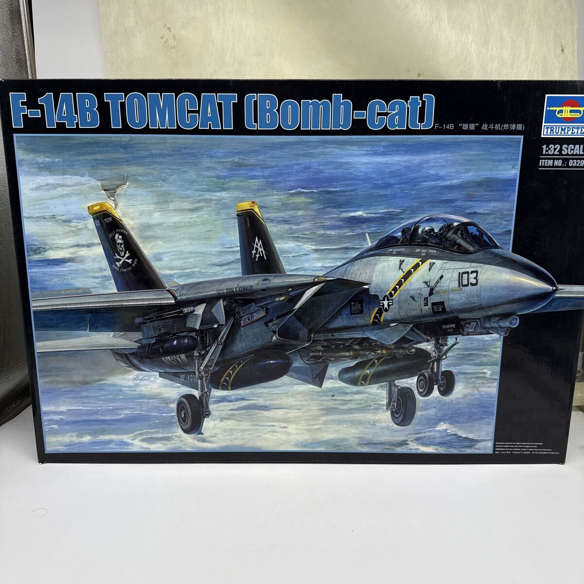 タミヤ 1/48 F-14A トムキャット VF-84 ジョリー・ロジャース 展示台
