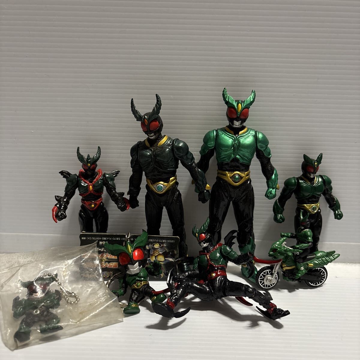 中古】【最終】仮面ライダーギルス アトラク用レプリカマスク(検 仮面 