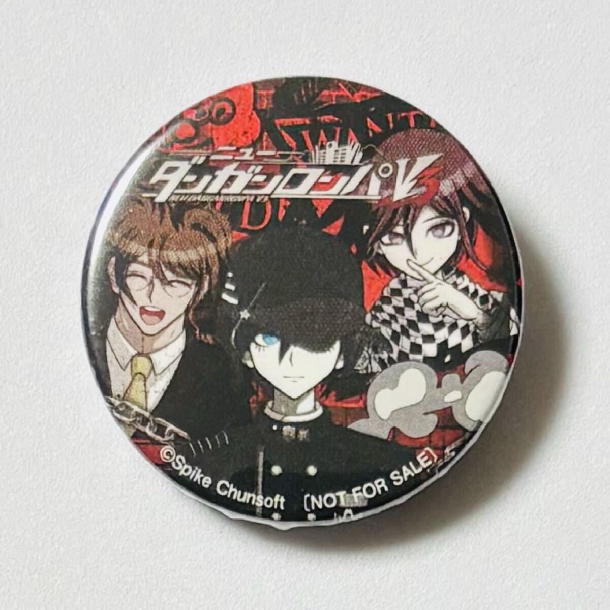 新品】ニューダンガンロンパV3 グラフアート 梅雨ver 缶バッジ 王馬