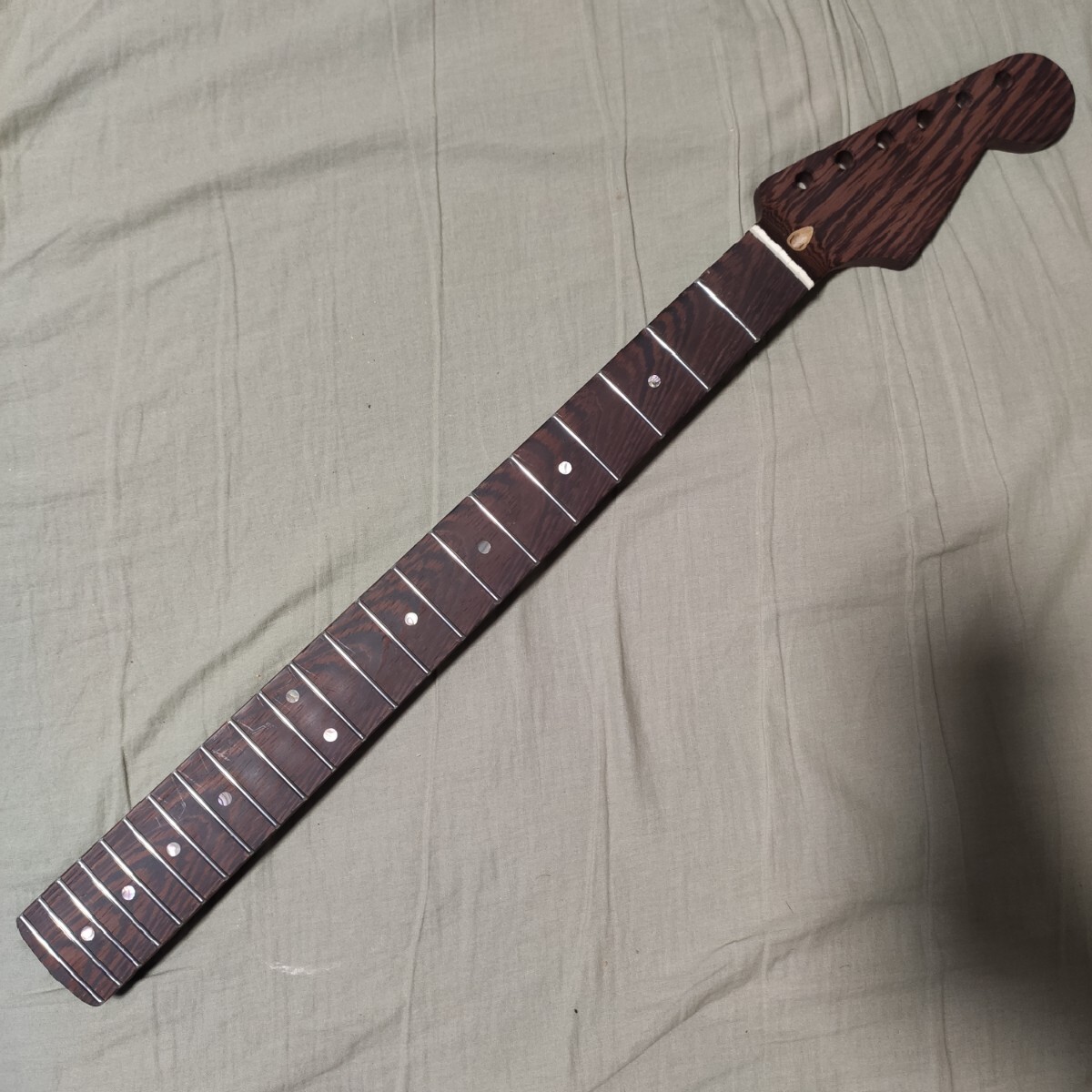 中古】Warmoth製 Fenderロゴ入り ハカランダ指板 極太ストラトネック