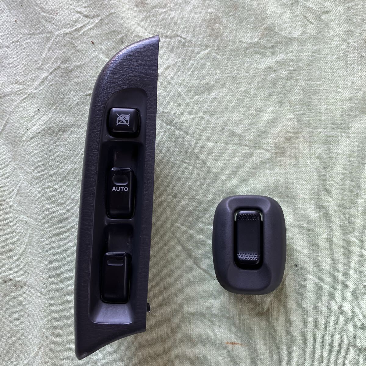 DA17V【フロントドア内張り 右/運転席側 パワーウインドウスイッチ付
