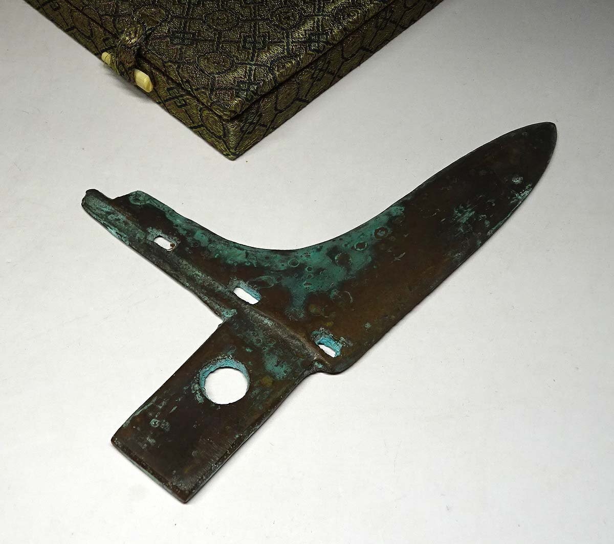 青銅製 陽刻鳥型文 刀柄 春秋戦国時代 高さ約15.7cm 青銅製 陽刻鳥型文 刀柄 春秋戦国時代 高さ約15.7cm 青銅製 陽刻鳥型文