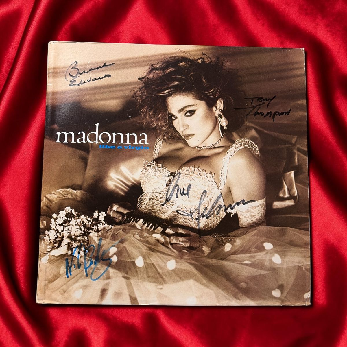 マドンナ　直筆サイン入り写真 COA証明書付 　Madonna
